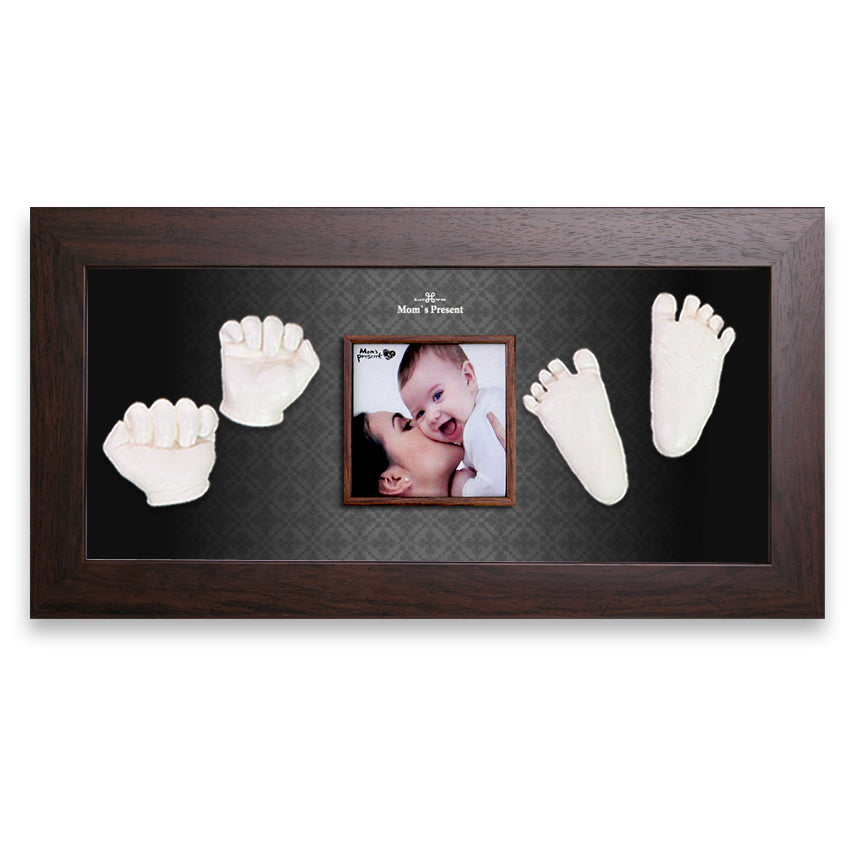 Momspresent 赤ちゃんの手と足 3D キャスティング プリント DIY キット ウォールナット フレーム付き 10-At-the-Modern-